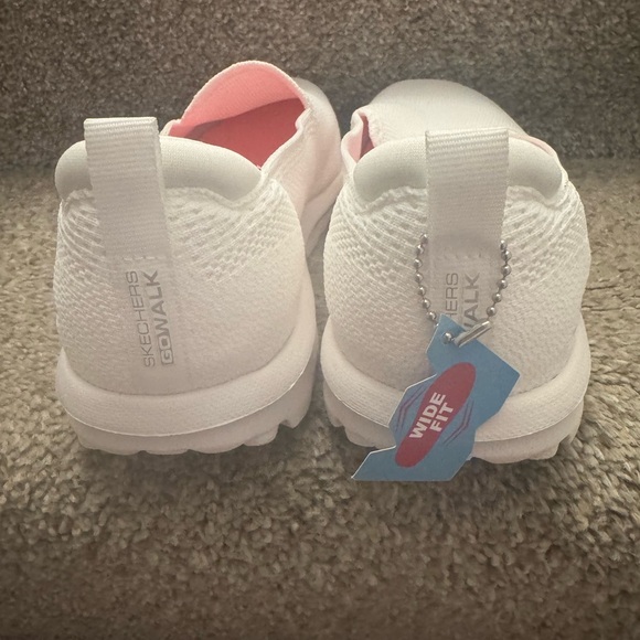 Skechers Go Walk Slip On White Sneakers Size 9 New - Picture 4 of 5